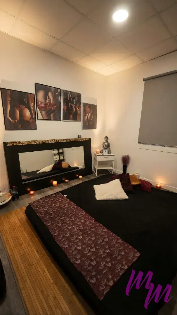 Interior de suite privada para masaje tántrico en Baleares
