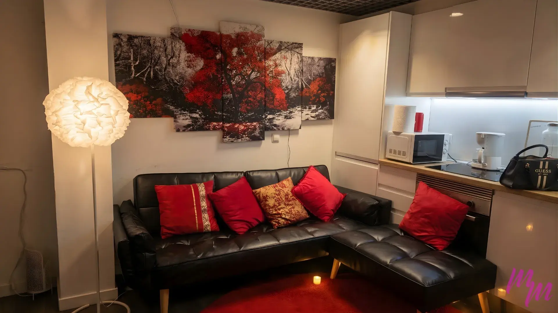 Zona de ducha erótica en suite VIP del spa Manos Mágicas Palma